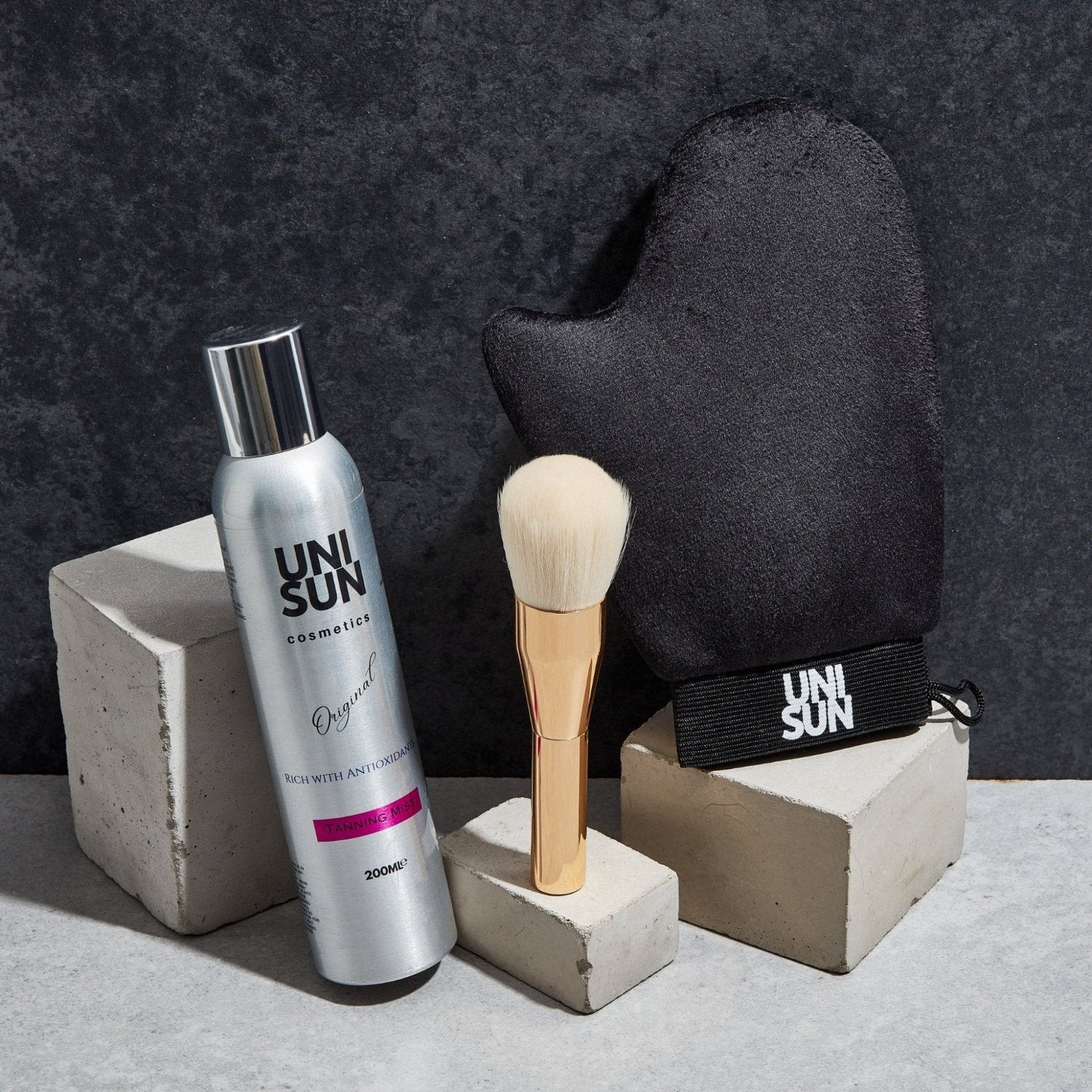 Tanning mitt and mist bundle for a flawless, streak-free application with a perfect glow.